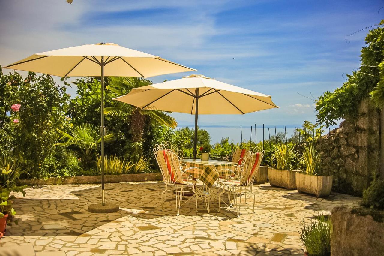 Apartman Carmen Volosko Opatija Exterior foto